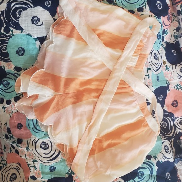 Scalloped bottom double lined shorts - Picture 4 of 4